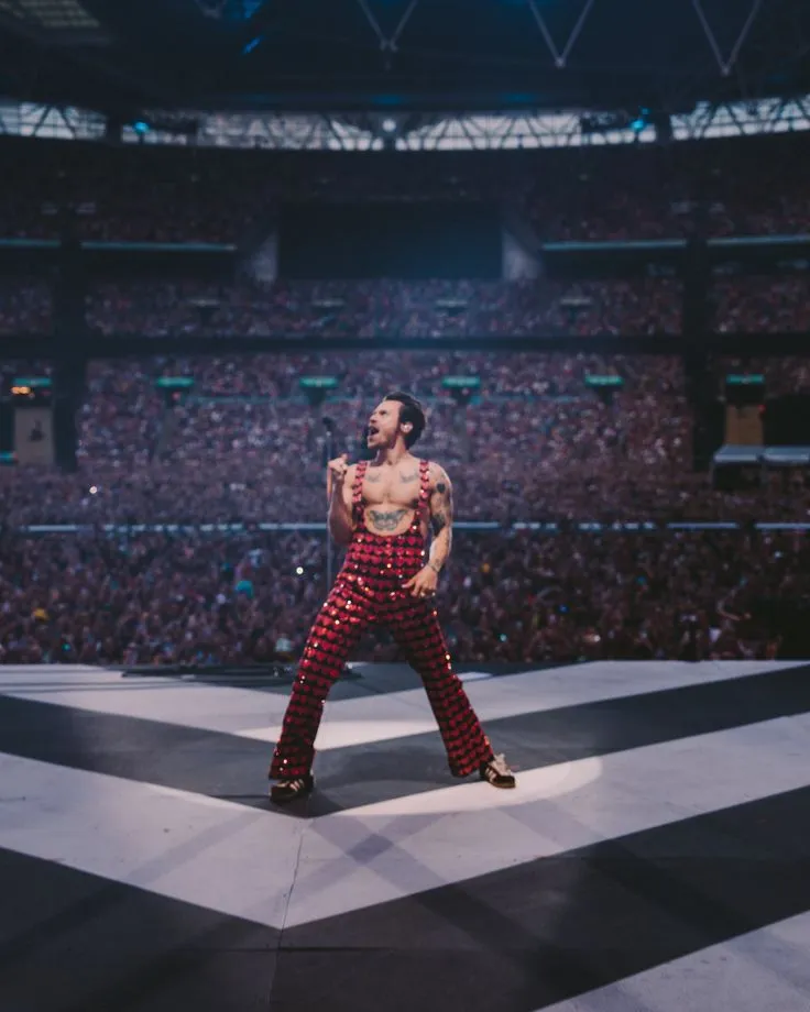 image_68c278523066d Harry Styles’ Love On Tour Sets Records and Shocks Fans Worldwide – Here’s How He Made $617 Million and Sold 5 Million Tickets!