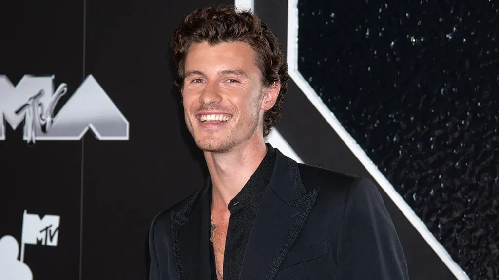 image_68c27ec720b14 Shawn Mendes Secretly Rents a House in a Celebrity-Filled Village – Locals Never Expected His Down-to-Earth Side