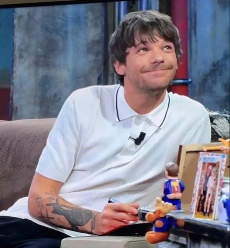 image_68c28134df7de Tiny Fan Trembles as Louis Tomlinson Gives a Gentle Hug – But What No One Noticed in the Clip Will Shock You!