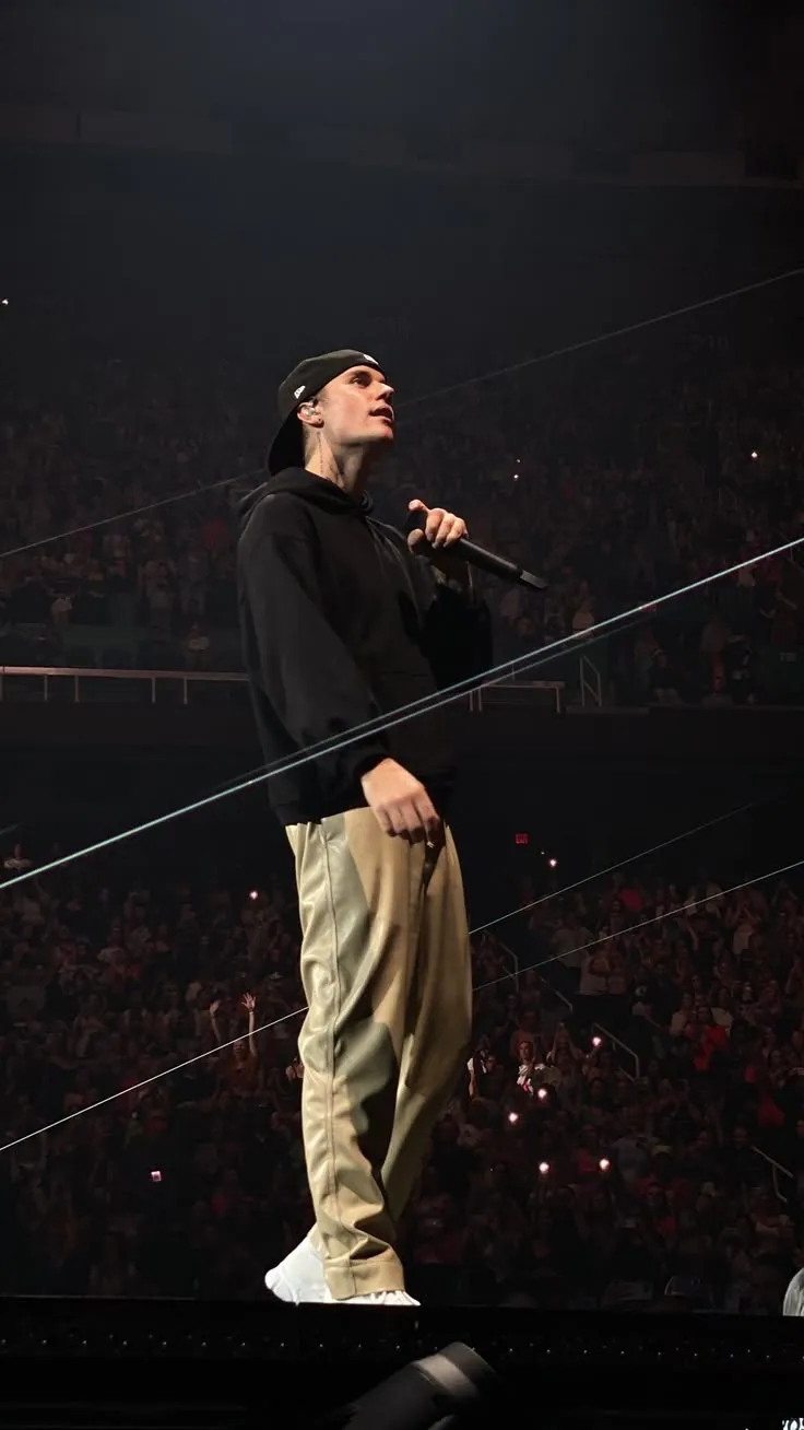 image_68c2846d250e3 Justin Bieber Cruises Through the Streets on a Segway – and Suddenly, All Eyes Are on His Tiny Outfit!