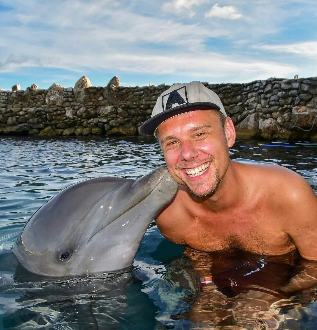 Legendary DJ Armin van Buuren Urges Young Artists to Prioritize Family – But the Real Reason Leaves the Whole World Stunned!