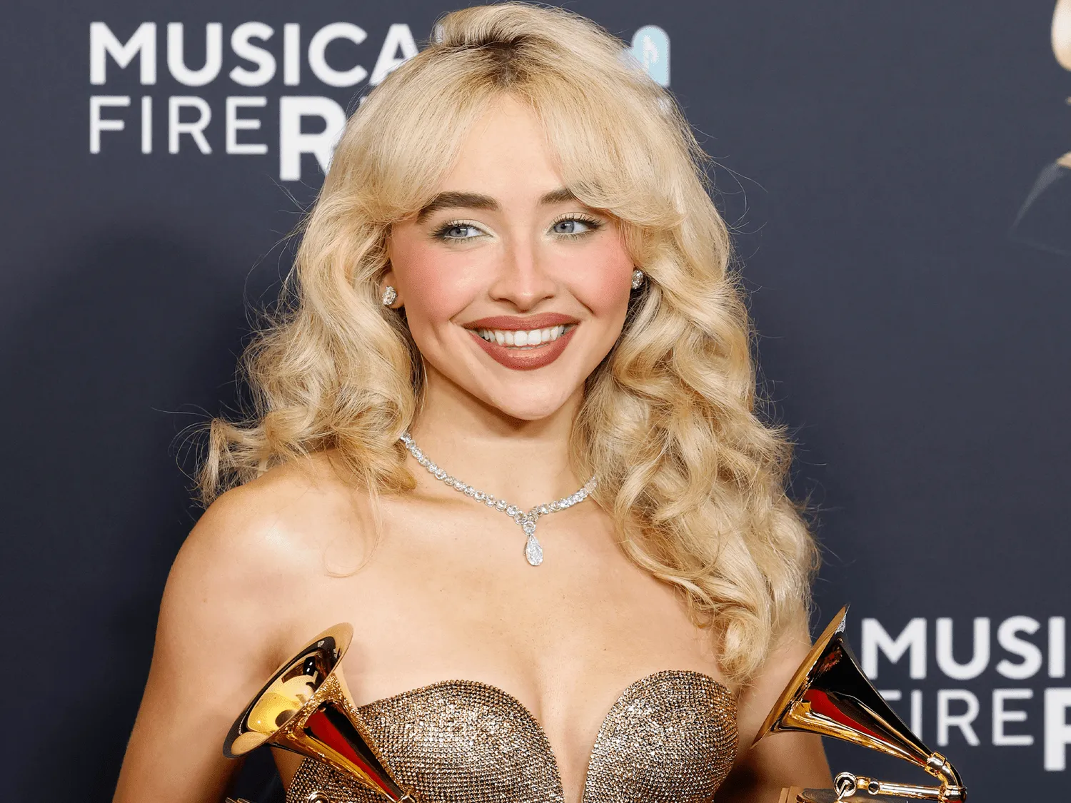 From Controversial Cover to Chart-Topping Success: Sabrina Carpenter’s “Man’s Best Friend” Journey