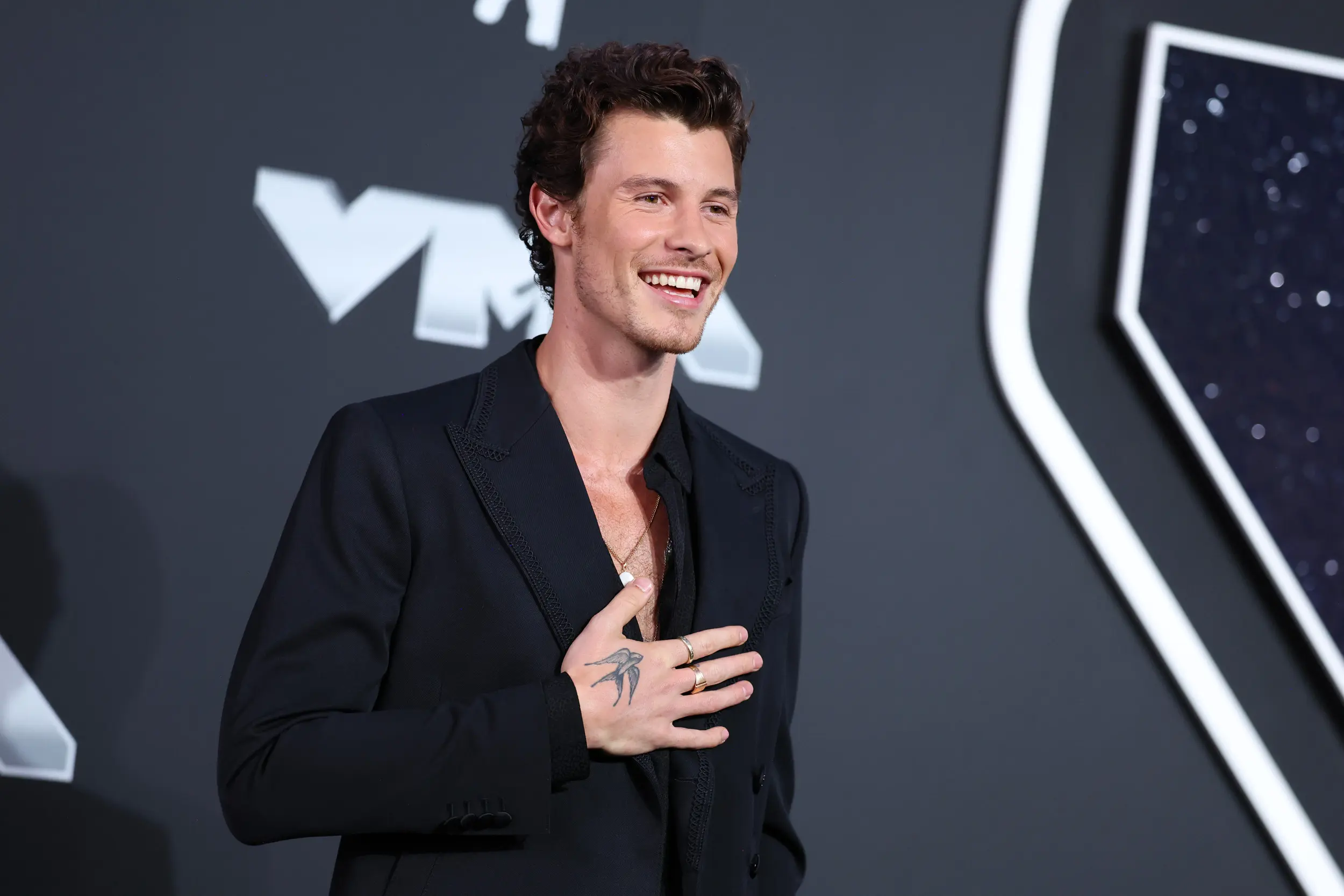 Shawn Mendes Skips VMAs 2025 — Avoiding Camila Cabello and Sabrina Carpenter?
