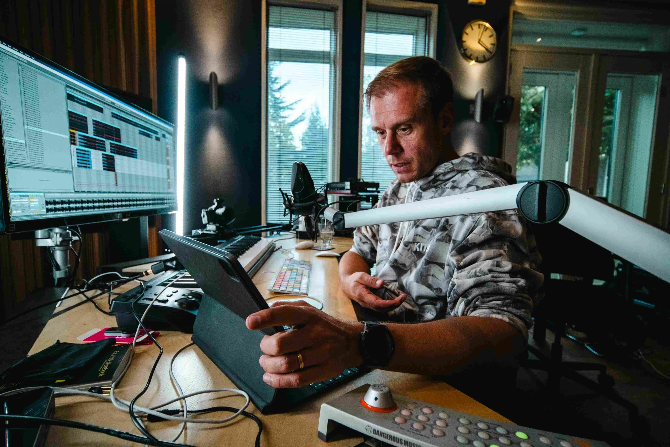 image_68c3bc3977342 Can Artificial Intelligence Replace the Human Heart in Trance? Armin van Buuren Says True Creativity Is Irreplaceable