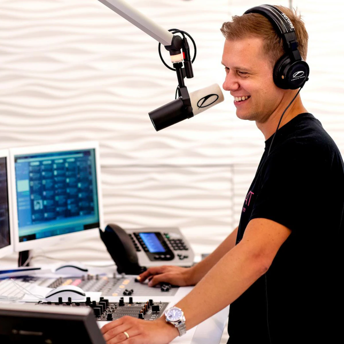 Can Artificial Intelligence Replace the Human Heart in Trance? Armin van Buuren Says True Creativity Is Irreplaceable
