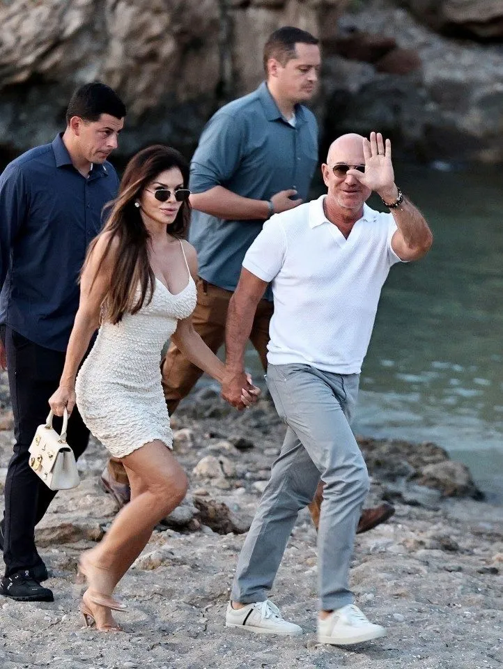 image_68c3c2b827ce7 Jeff Bezos Debuts Bold New Look After Wedding: Fresh Hair, Fresh Style, Fresh Life