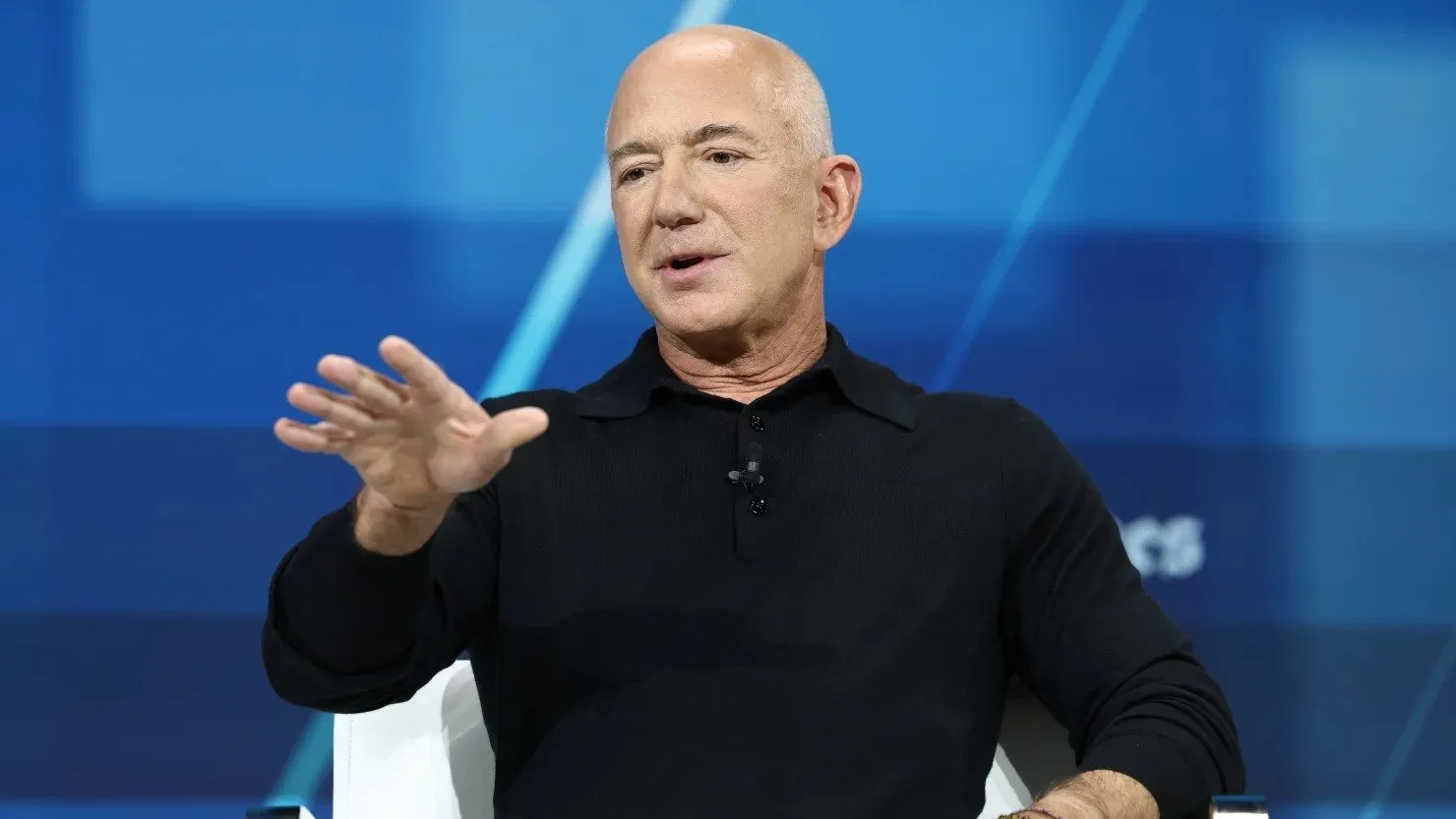 Luxury Life: Despite Busy Schedule, Jeff Bezos Often Takes His Wife and Friends on Yacht Getaways
