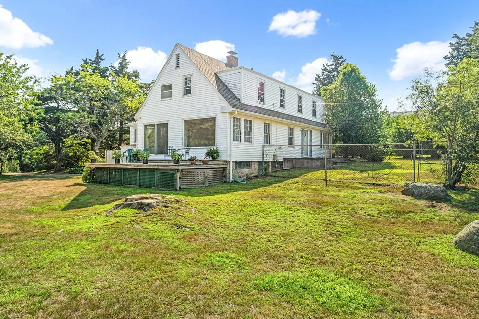 image_68c3d057dcfb8 You Can Be Taylor Swift’s Neighbor for $12.2 Million
