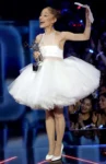 Ariana Grande’s Emotional VMAs 2025 Victory Sparks Conversation Beyond the Awards