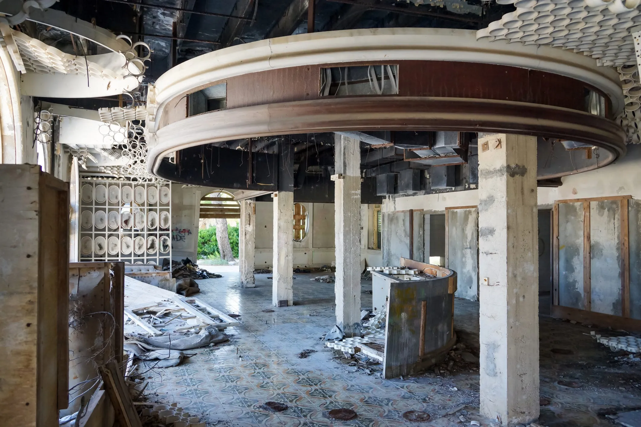 image_68c3d8011fbd8 You’ll save money by staying at these 15 abandoned hotels during your travels