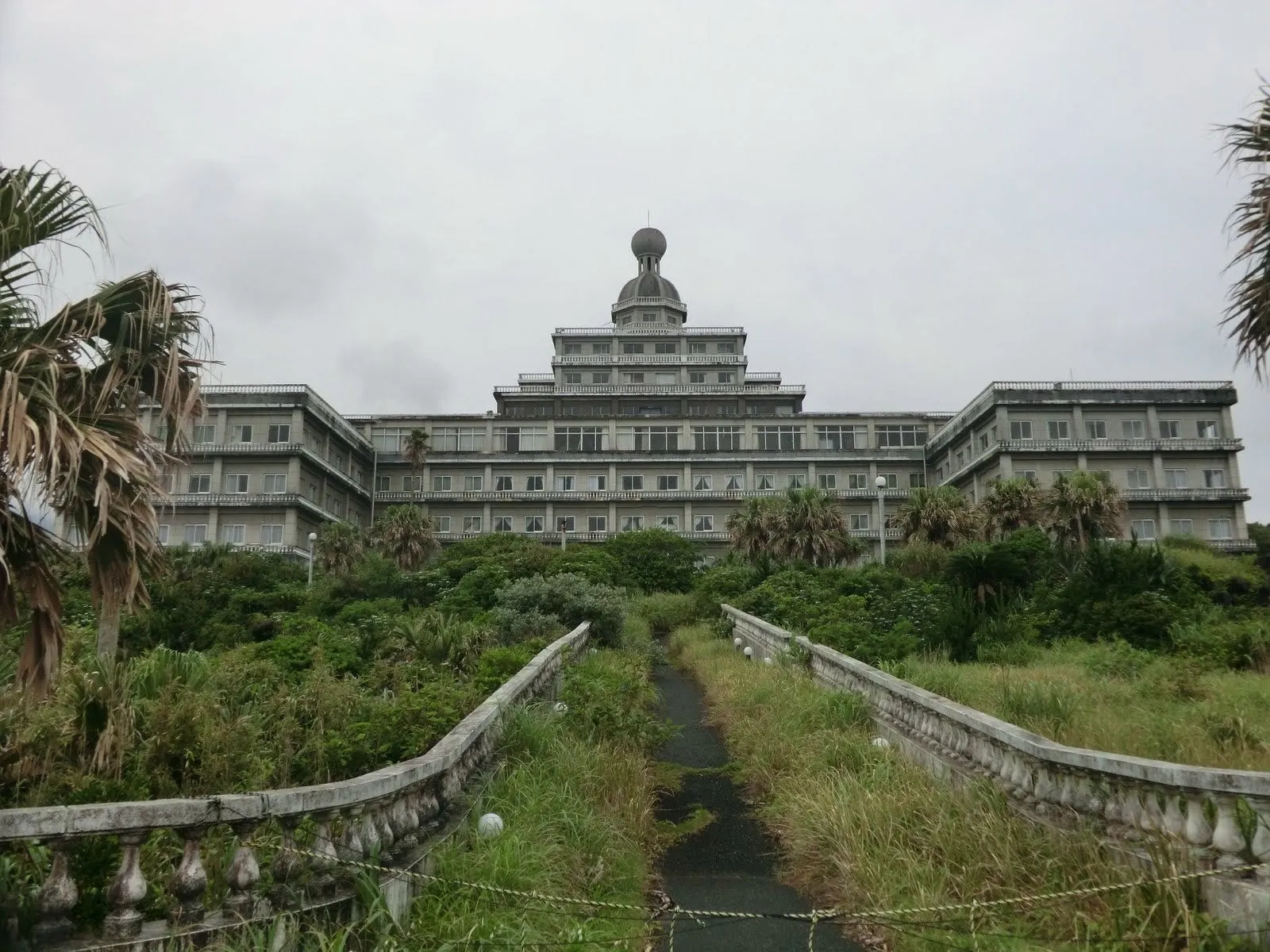 image_68c3d802e6de2 You’ll save money by staying at these 15 abandoned hotels during your travels