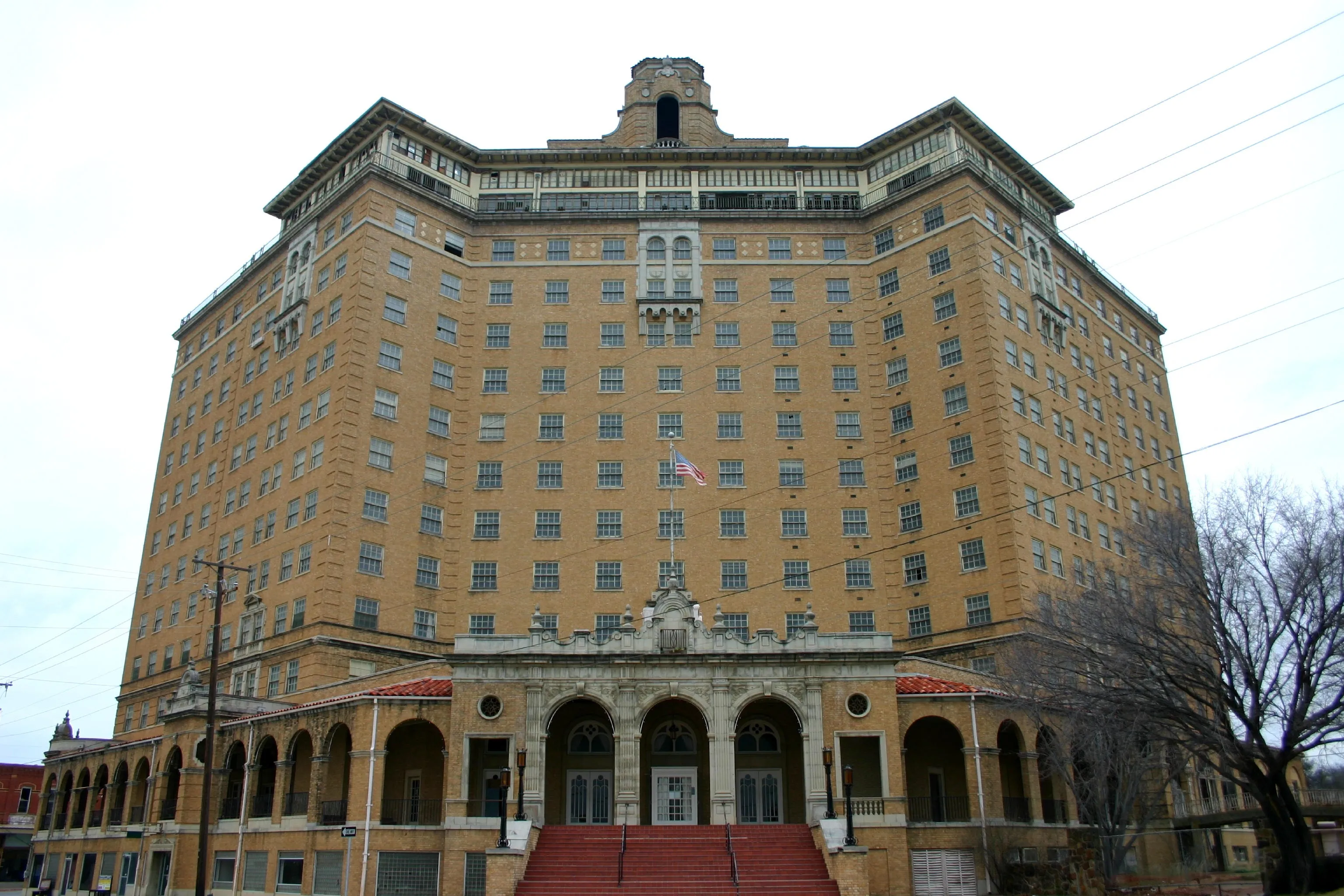 image_68c3d80358d74 You’ll save money by staying at these 15 abandoned hotels during your travels