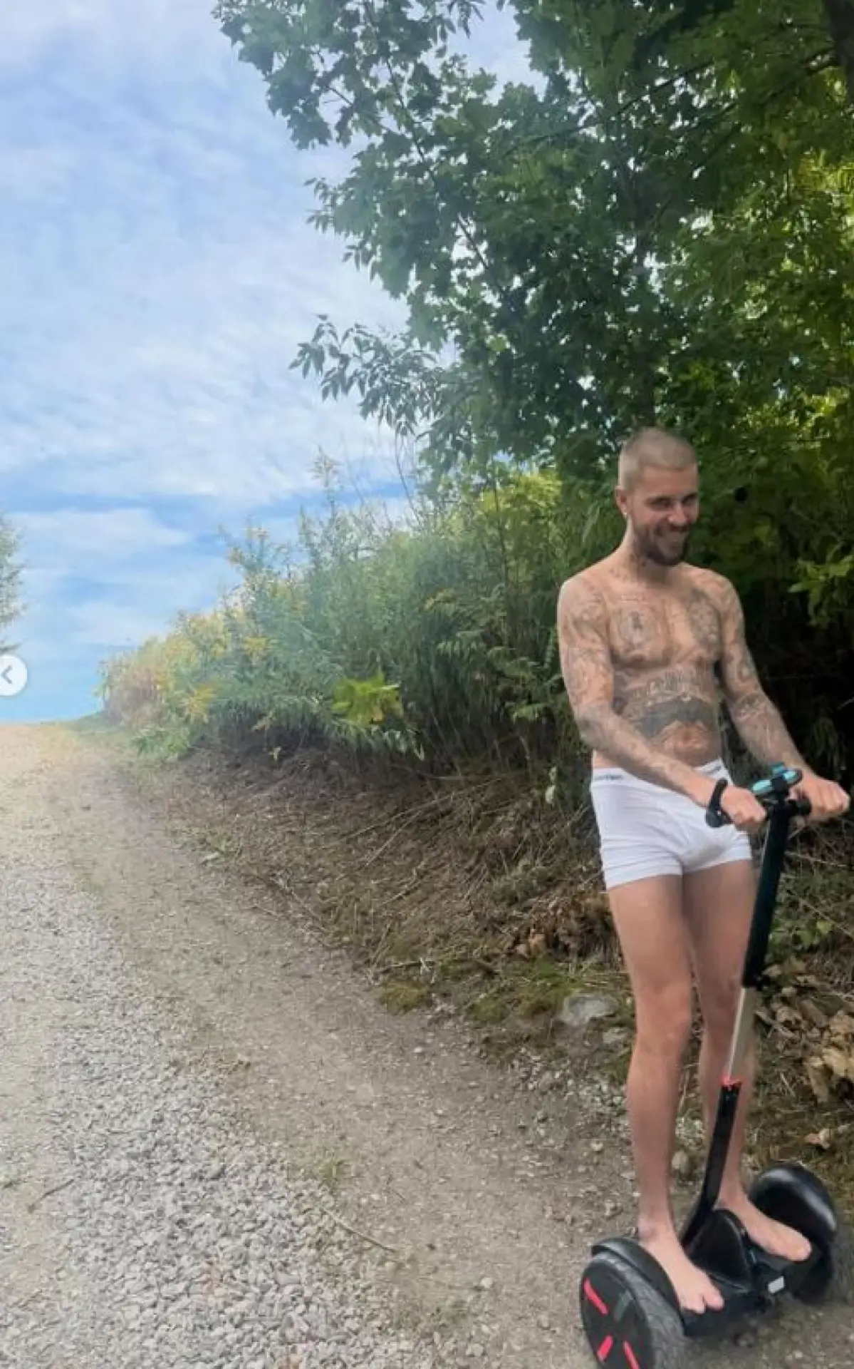 image_68c3df9f25298 Justin Bieber Stuns Fans in Nothing but Briefs as He Glides Fearlessly on a Segway