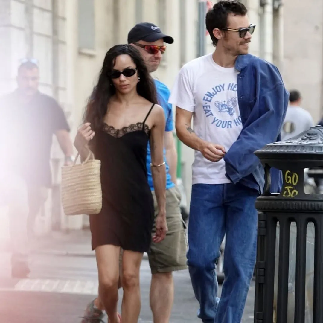 Harry Styles and Zoë Kravitz Turn Heads in Italy After a Bold Public Display of Affection Everyone’s Talking About 19 Harry Styles and Zoë Kravitz Turn Heads in Italy After a Bold Public Display of Affection Everyone’s Talking About