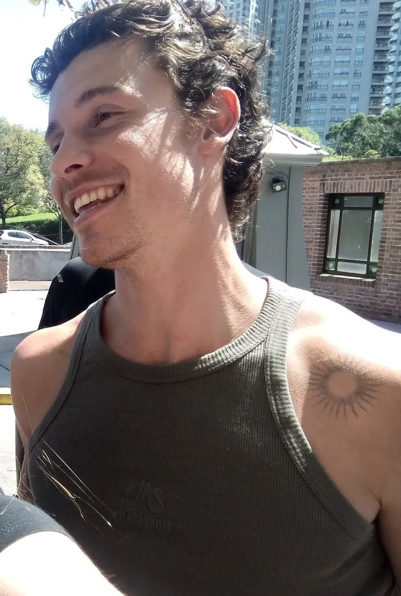 The Internet Is Losing It Over Shawn Mendes Sweet Side Stunning Talent And Jaw Dropping Back Muscles