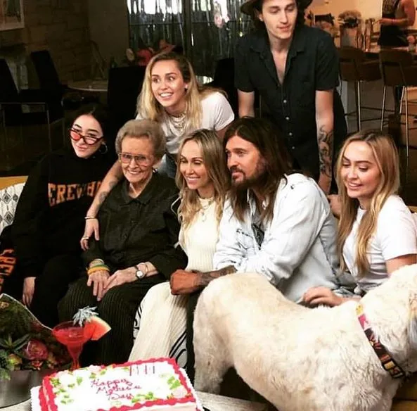 image_68c4d3b688791 Was Liam Hemsworth the “Bad Guy” in Miley Cyrus’ Mom’s Controversial Relationship Advice?