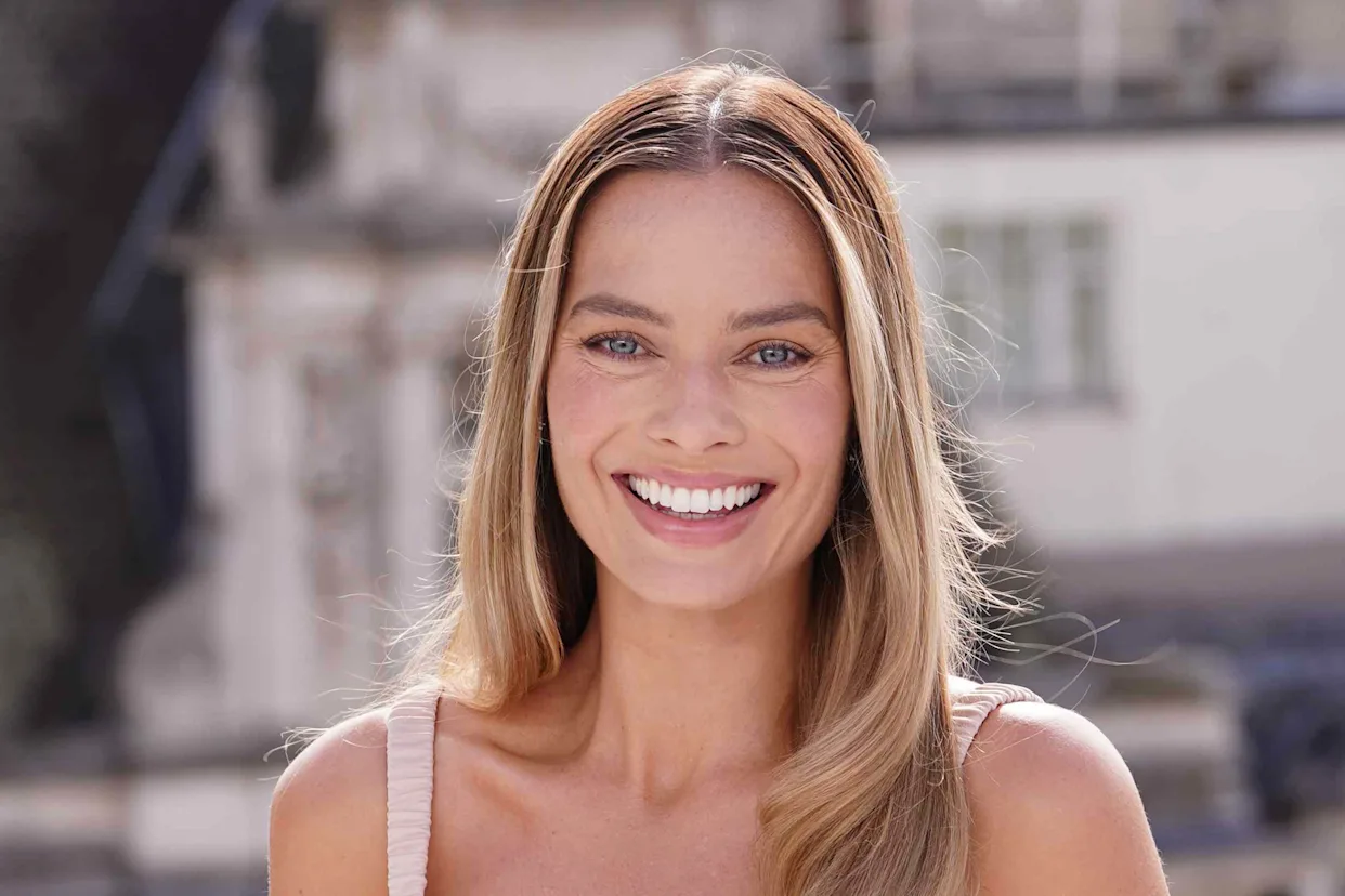 Margot Robbie Rejected at London Restaurant: Star Mistaken for a Fan and Denied Entry!