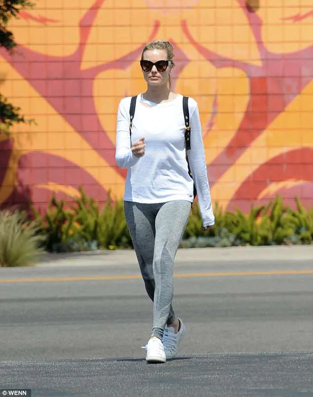 image_68c4e9982cb51 Fans Can’t Believe Margot Robbie’s Post-Baby Transformation — Her Secret Finally Exposed