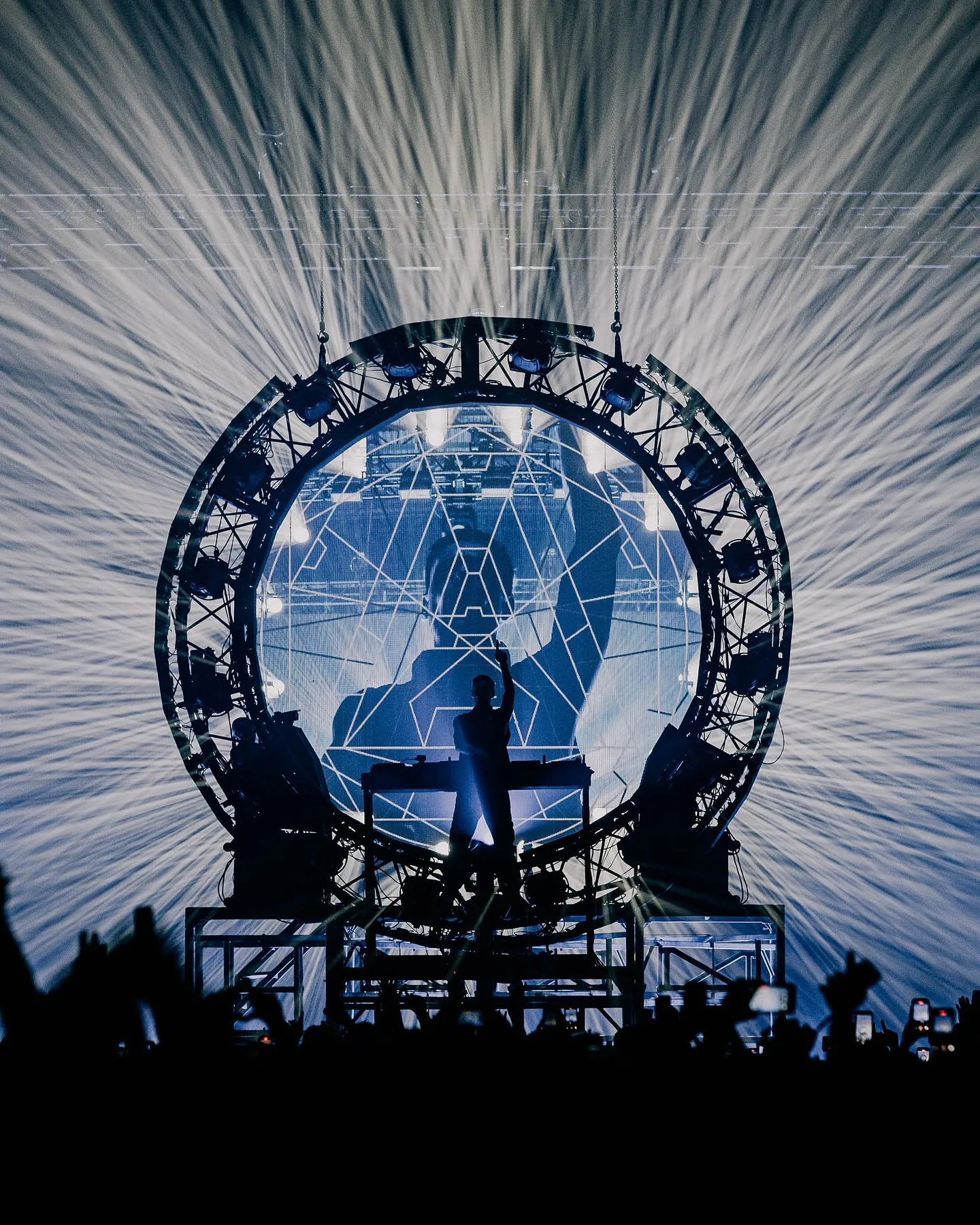 image_68c4ea0032256 The Orb – a glowing sphere of light, but also a metaphor for the endless cycle of electronic music. Armin is trying to confess to his fans that he...