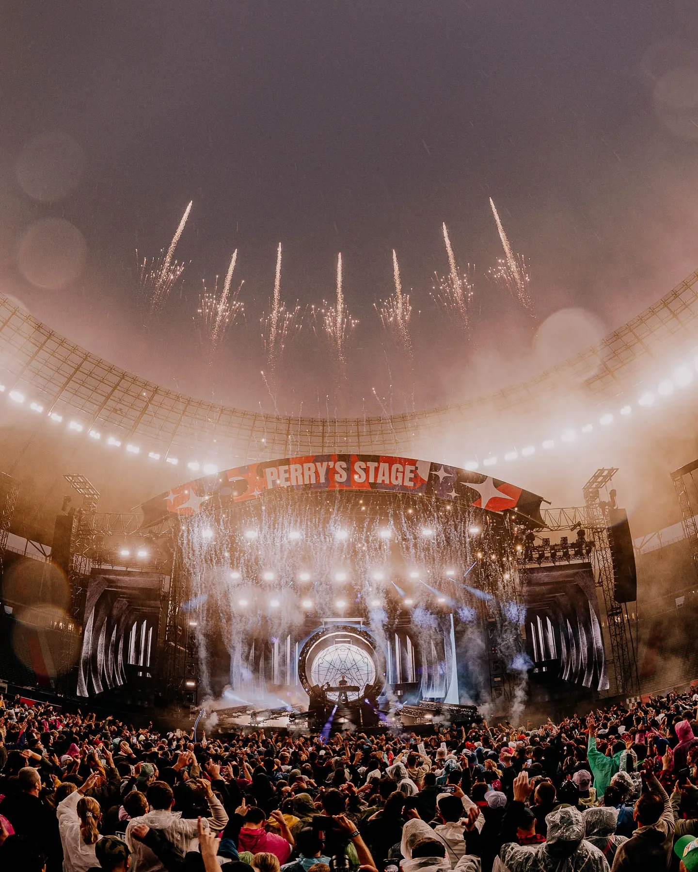 The Orb – a glowing sphere of light, but also a metaphor for the endless cycle of electronic music. Armin is trying to confess to his fans that he... 19 The Orb – a glowing sphere of light, but also a metaphor for the endless cycle of electronic music. Armin is trying to confess to his fans that he...
