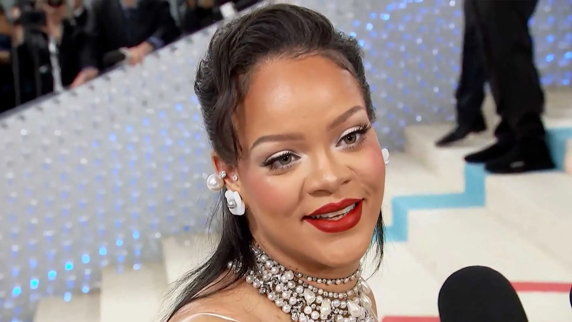 image_68c4ef565df64 He Asked for Her Instagram Without Knowing It Was Rihanna — What Happened Next Broke the Internet