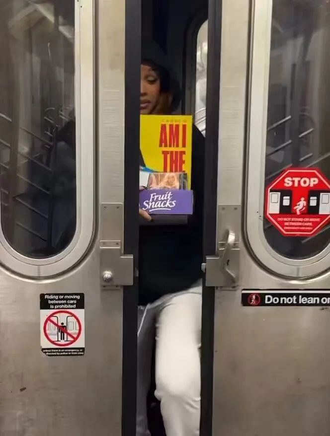 image_68c4f8d6626ed Cardi B Goes Around Selling Her New Album CDs in a Subway Station