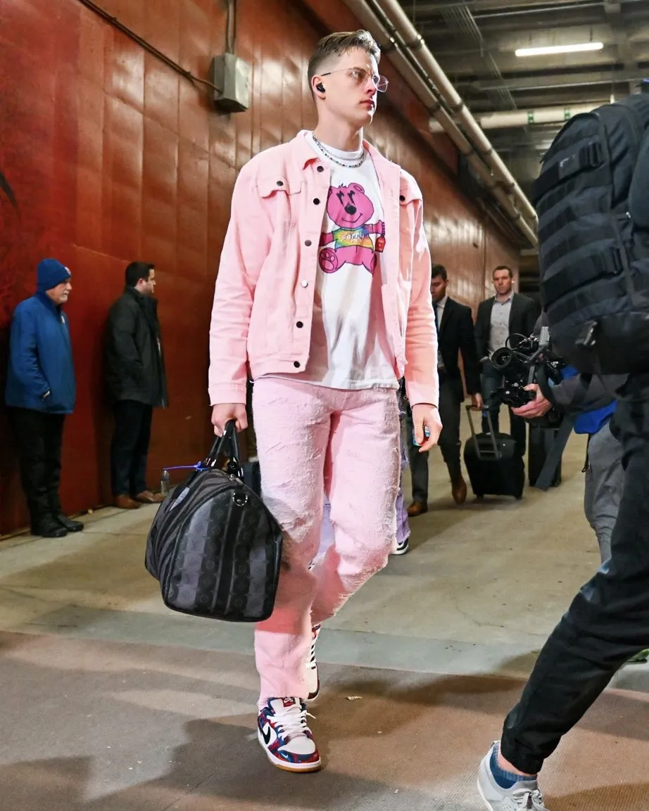 image_68c561a4aa345 Fans Lose It After Spotting Joe Burrow at Pins Mechanical Co. in Cincinnati’s OTR — The Video Everyone’s Talking About