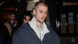 image_68c6e6bfbc9d6 Justin Bieber Claims #1 Spot on the Rhythmic Radio Chart – But Fans Aren’t Sure He Can Keep His Momentum!