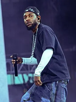 Kendrick Lamar appeared in 2Pac’s legendary 'California Love' music video at age 8 – But the most surprising part is that he kept this secret for years! 19 Kendrick Lamar appeared in 2Pac’s legendary 'California Love' music video at age 8 – But the most surprising part is that he kept this secret for years!
