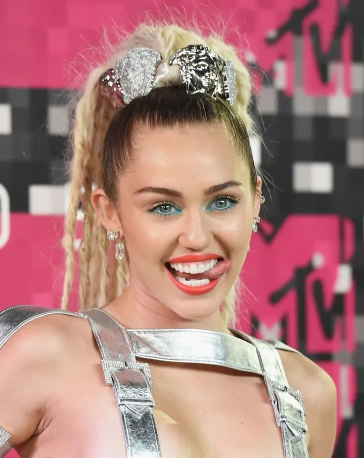 image_68c78fe7d6716 No Longer the Miley We Knew? Singer Surrounded by Plastic Surgery Rumors