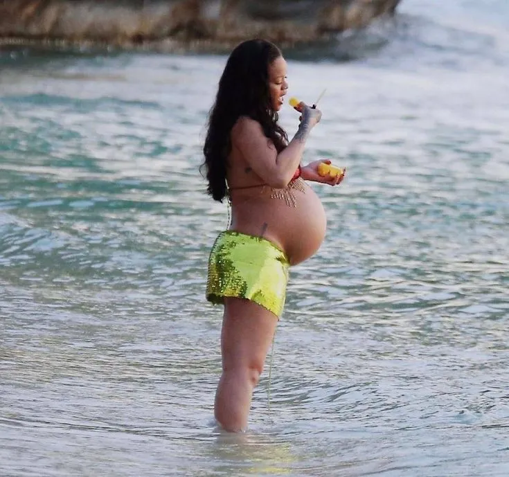 image_68c794a642cf5 Rihanna Shocks Fans With Bizarre Mango Trick Dipping It Into The Ocean For Extra Salt