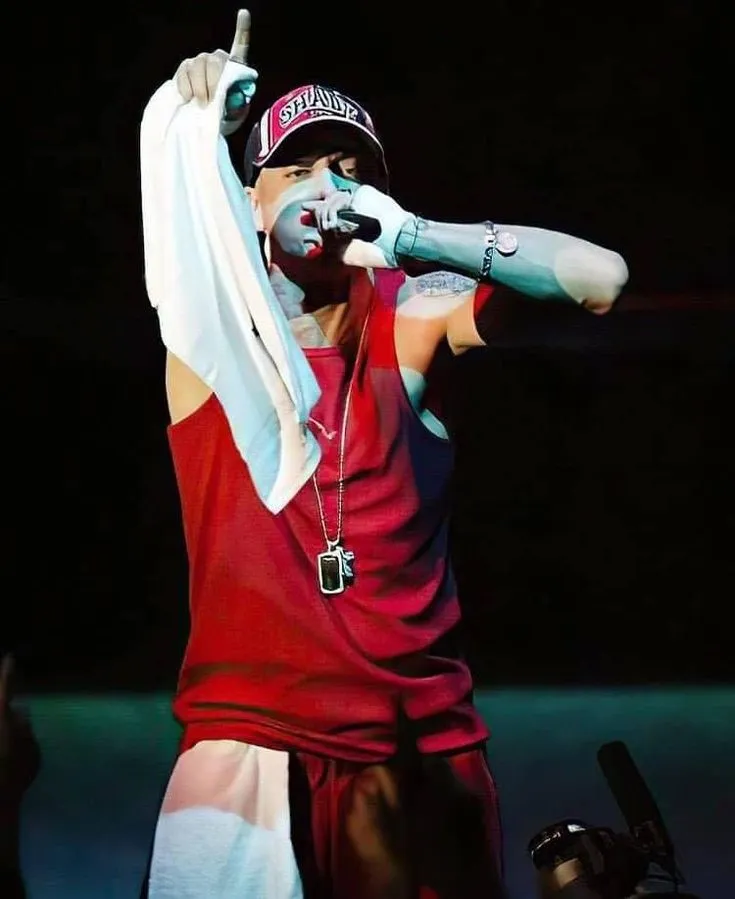 image_68c7a8349813e You Won’t Recognize Eminem Just by Looking at This Photo – 19 Years at the Top!