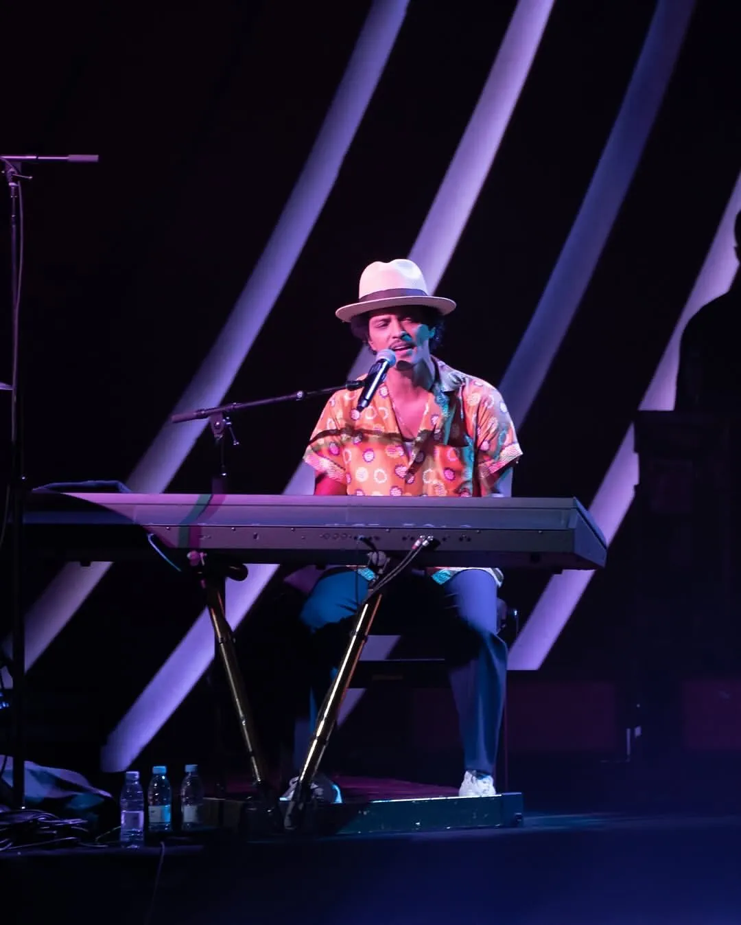 image_68c7b7e660e9c Bruno Mars always refuses to do this on stage, even when he is paid a lot of money to do it.