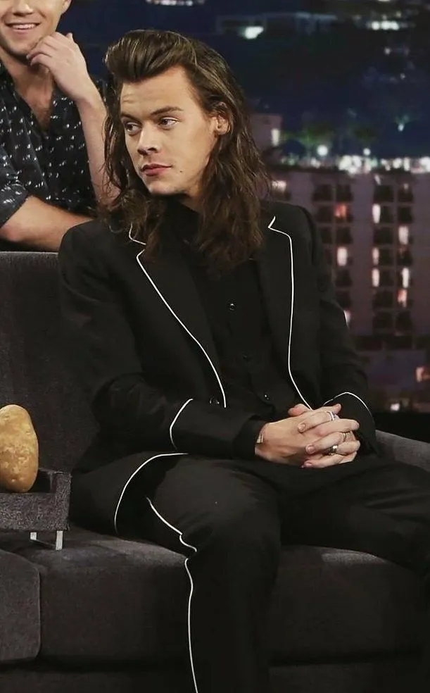 image_68c7badcac6ce Harry Styles was once a ‘fun machine’ on stage – but few people knew he used to vomit before every One Direction performance!