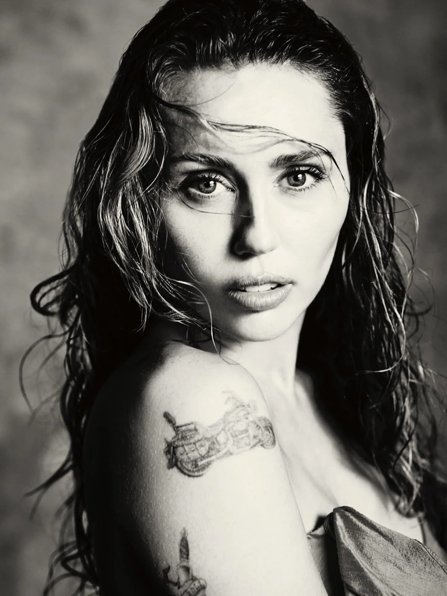 The Genius Strategy of Miley Cyrus That Hollywood Can’t Copy — Here’s How She Does It