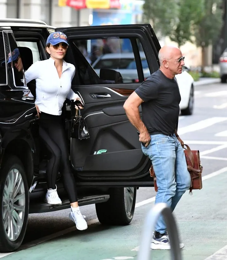image_68c7ca1962dce Jeff Bezos and Lauren Sánchez Divorce Rumors Send Shockwaves Online