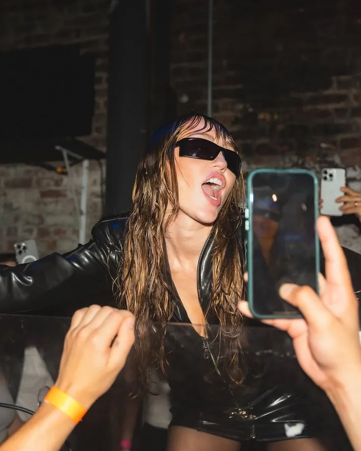 image_68c8d5f2b595d Miley Cyrus Steals Hearts with Both Her On-Stage Swagger and Off-Stage Sweetness