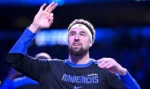 Klay Thompson Sparks Team Chemistry With Mavericks Camp, While Anthony Davis Watches From Sidelines