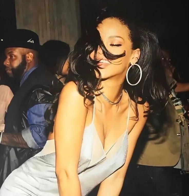 image_68c8de5746504 The Internet Can’t Handle This Clip — Rihanna’s Unfiltered Chaos Has Fans Questioning What’s Real