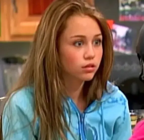 image_68c8ef31c1227 Miley Cyrus and the Controversial Face: Plastic Surgery Rumors Take Social Media by Storm