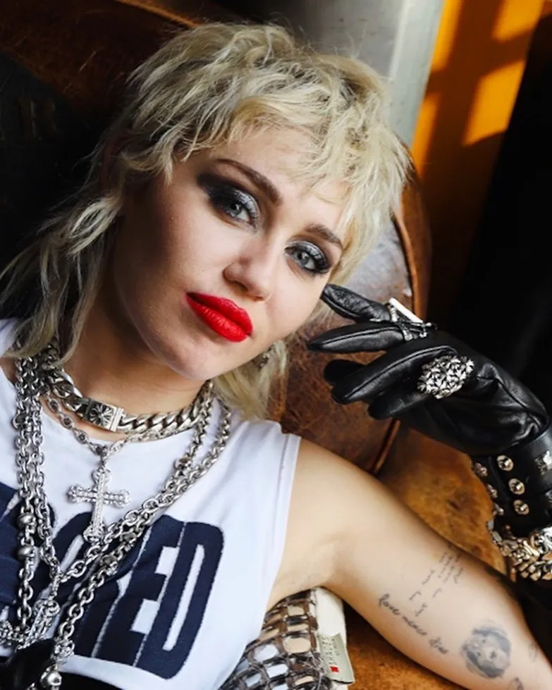Miley Cyrus and the Controversial Face: Plastic Surgery Rumors Take Social Media by Storm