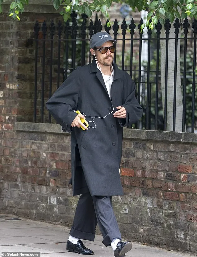 image_68c90114df20e Everyone’s Copying Harry Styles – But You Won’t Believe What Happens When You Match Zoë Kravitz’s Outfit!