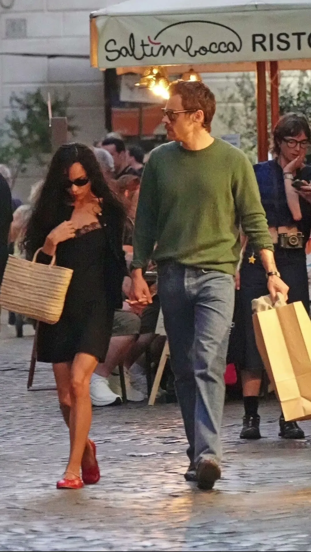 image_68c9056db51a2 A Night in Rome Turns Scandalous — Harry and Zoë’s PDA Breaks the Internet!