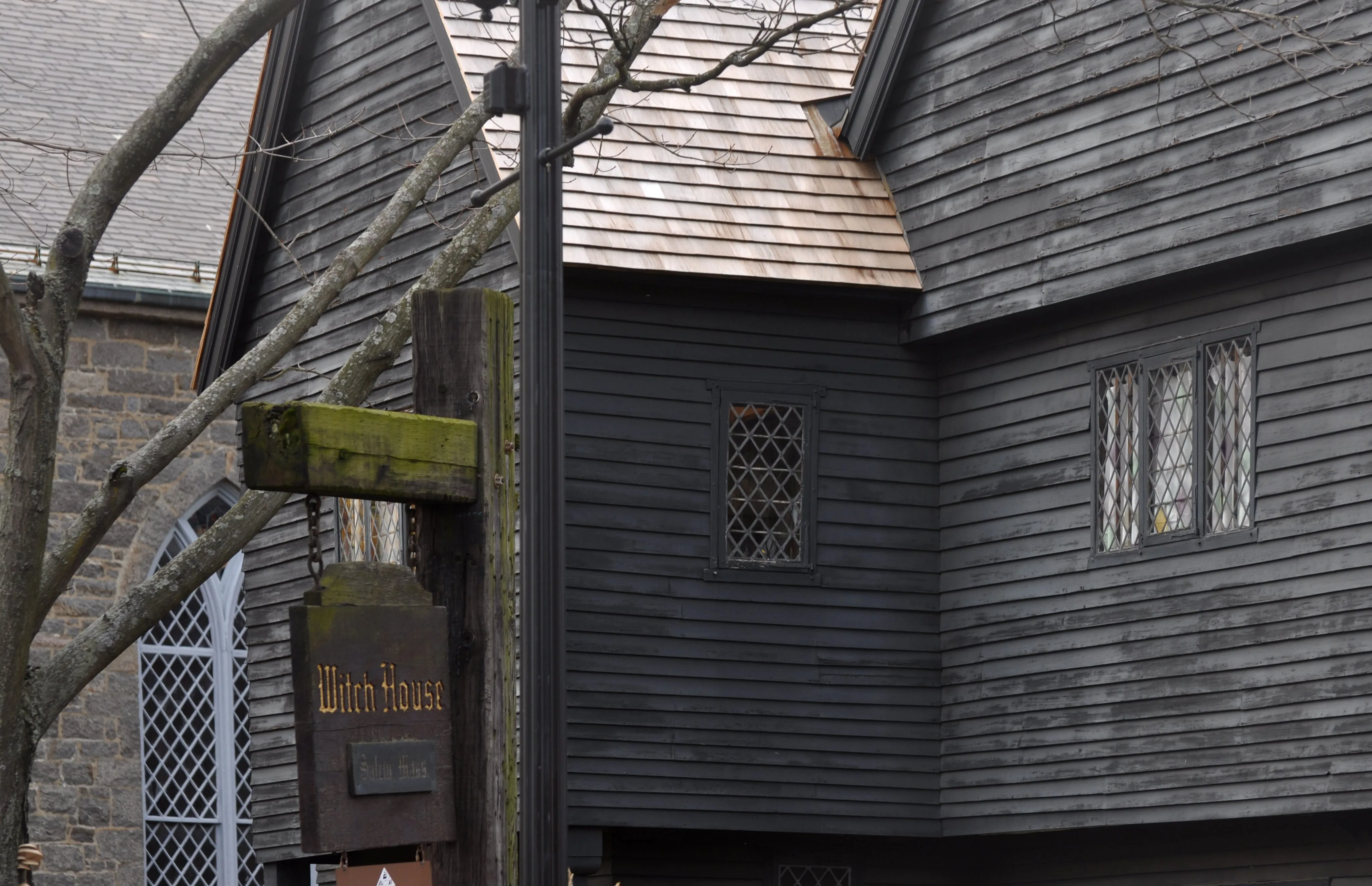image_68c928af7b6f2 If you’re scared of ghosts, then don’t count these 20 most haunted places in America!