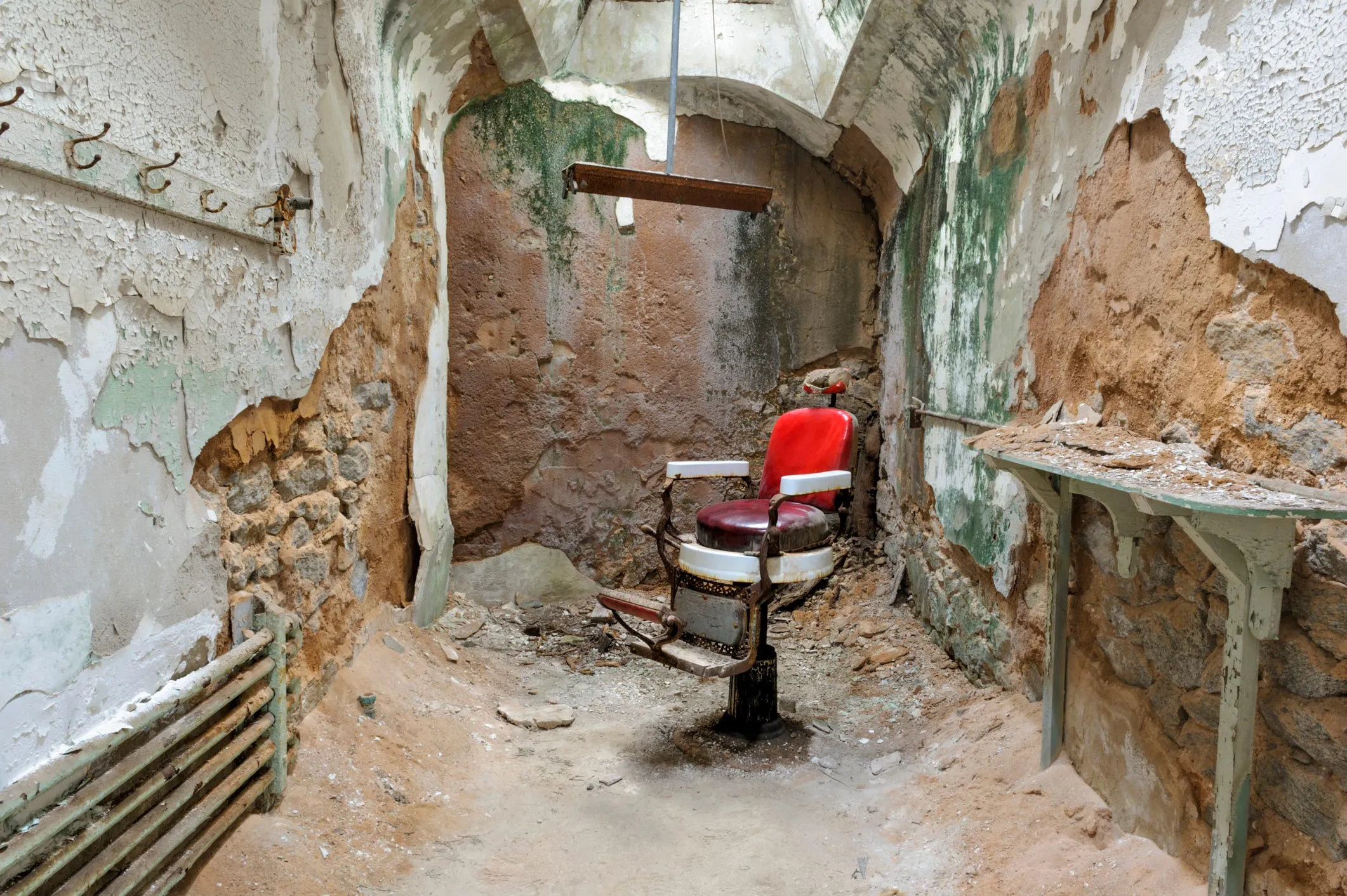 image_68c928b2d292e If you’re scared of ghosts, then don’t count these 20 most haunted places in America!