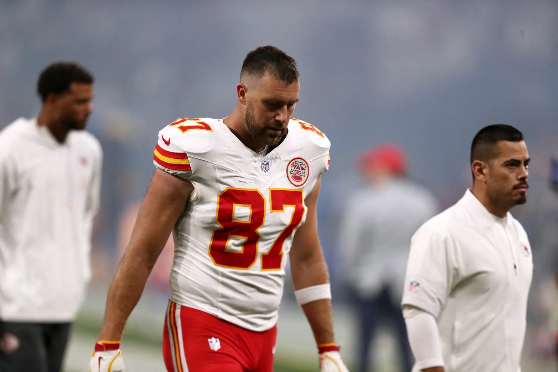image_68c92baa6ef0d Travis Kelce Explodes With Helmet Smash After Painful Drop In Shocking Chiefs Defeat To Eagles
