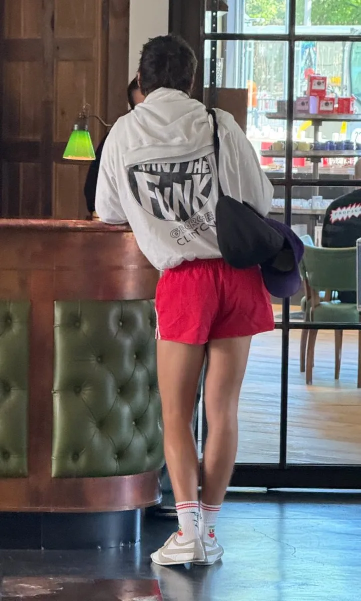 image_68ca0d7d4caf1 Harry Styles Turns Heads in Bold Small Shorts While Stepping Out with Zoë Kravitz in Rome