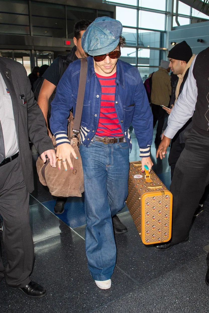 image_68ca14e1e2447 Harry Styles Just Transformed the Airport Into a Fashion Spectacle — His Style Evolution Will Leave You Speechless