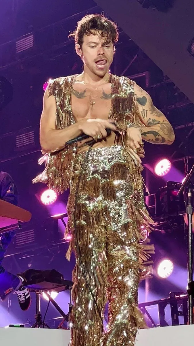 image_68ca744f12c19 His ‘Adore You’ performance looked ordinary – But fans were completely captivated by an unexpected reason!