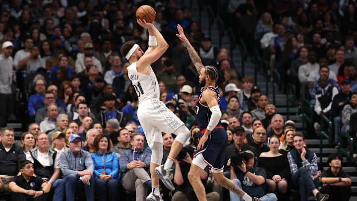 image_68cb6269a53f7 Klay Thompson Proves His Three-Point Shooting Is Still Dallas’ Deadliest Weapon